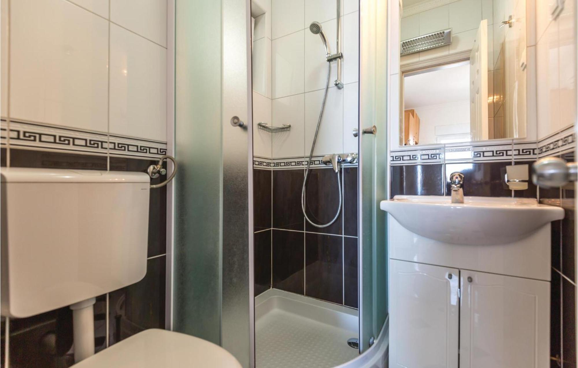 Amazing Apartment In Makarska With House Sea View Luaran gambar