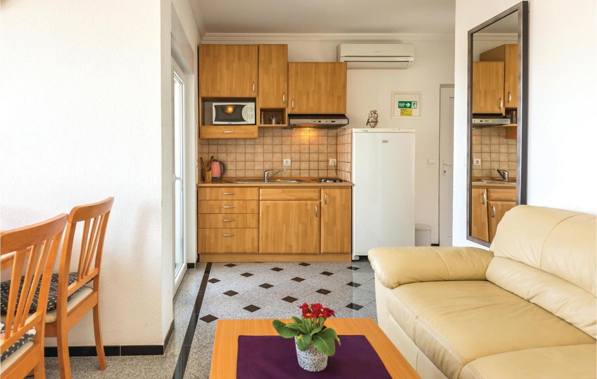 Amazing Apartment In Makarska With House Sea View Luaran gambar