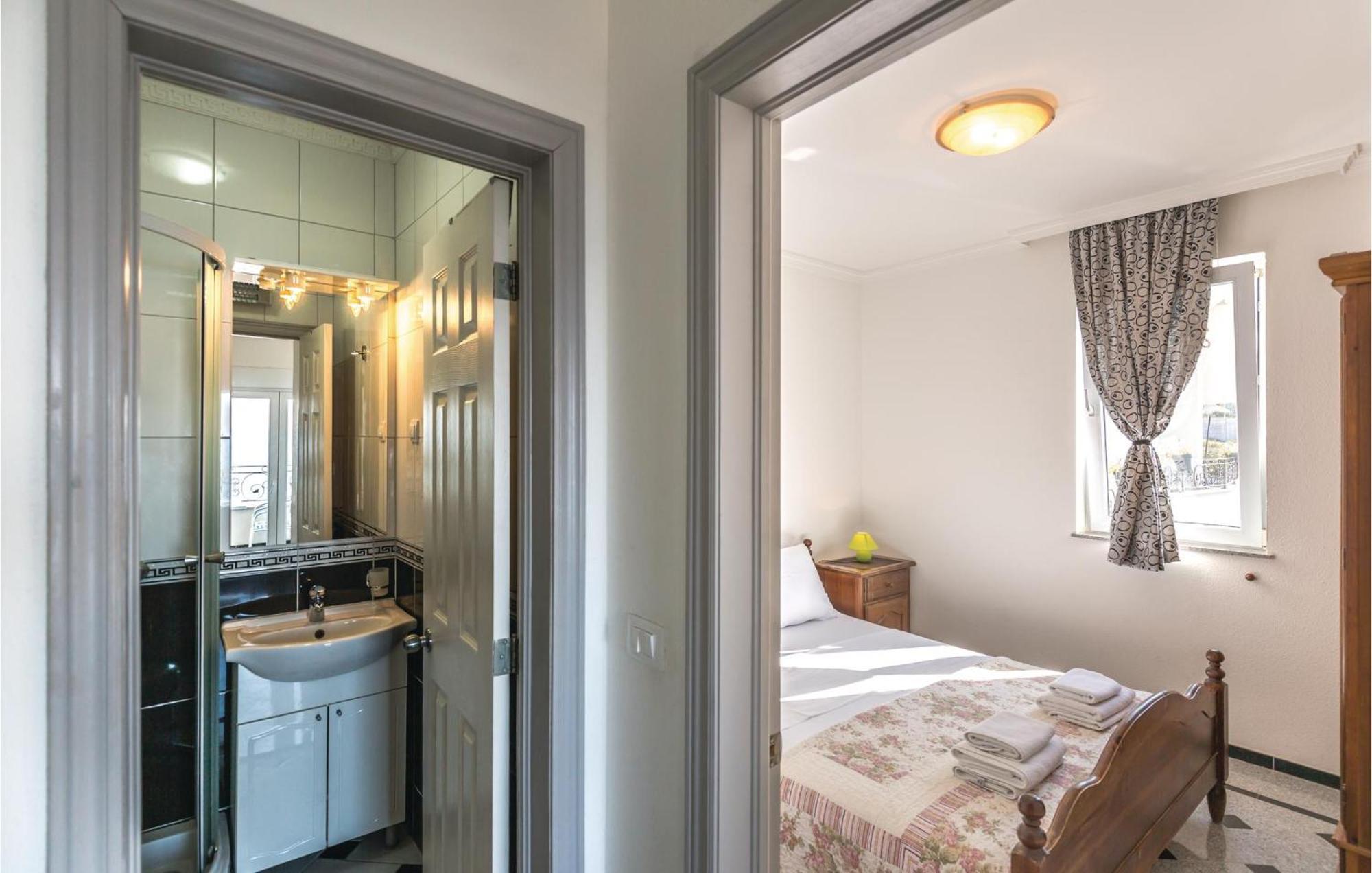 Amazing Apartment In Makarska With House Sea View Luaran gambar