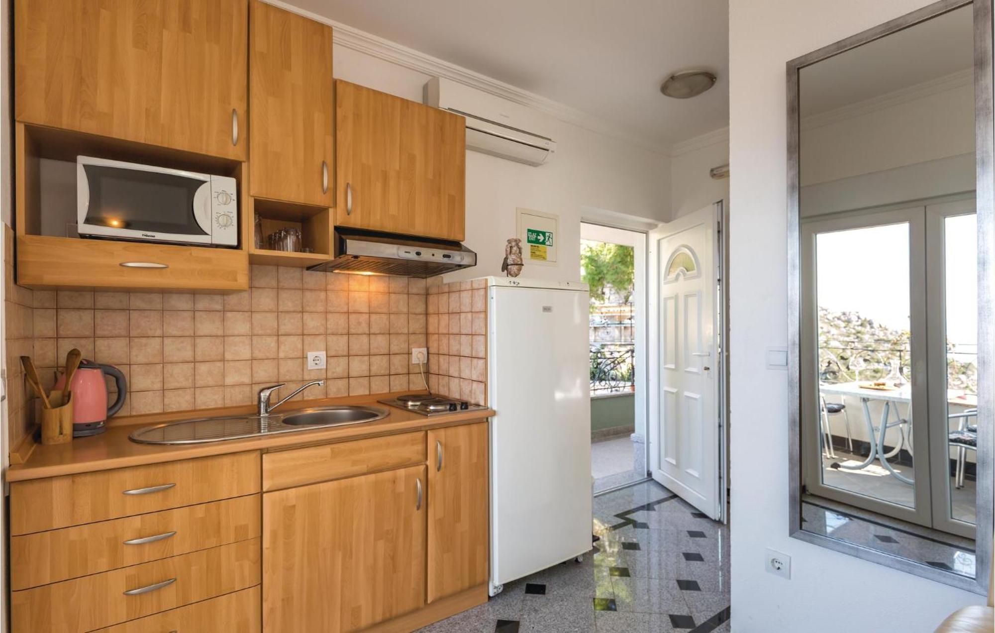 Amazing Apartment In Makarska With House Sea View Luaran gambar