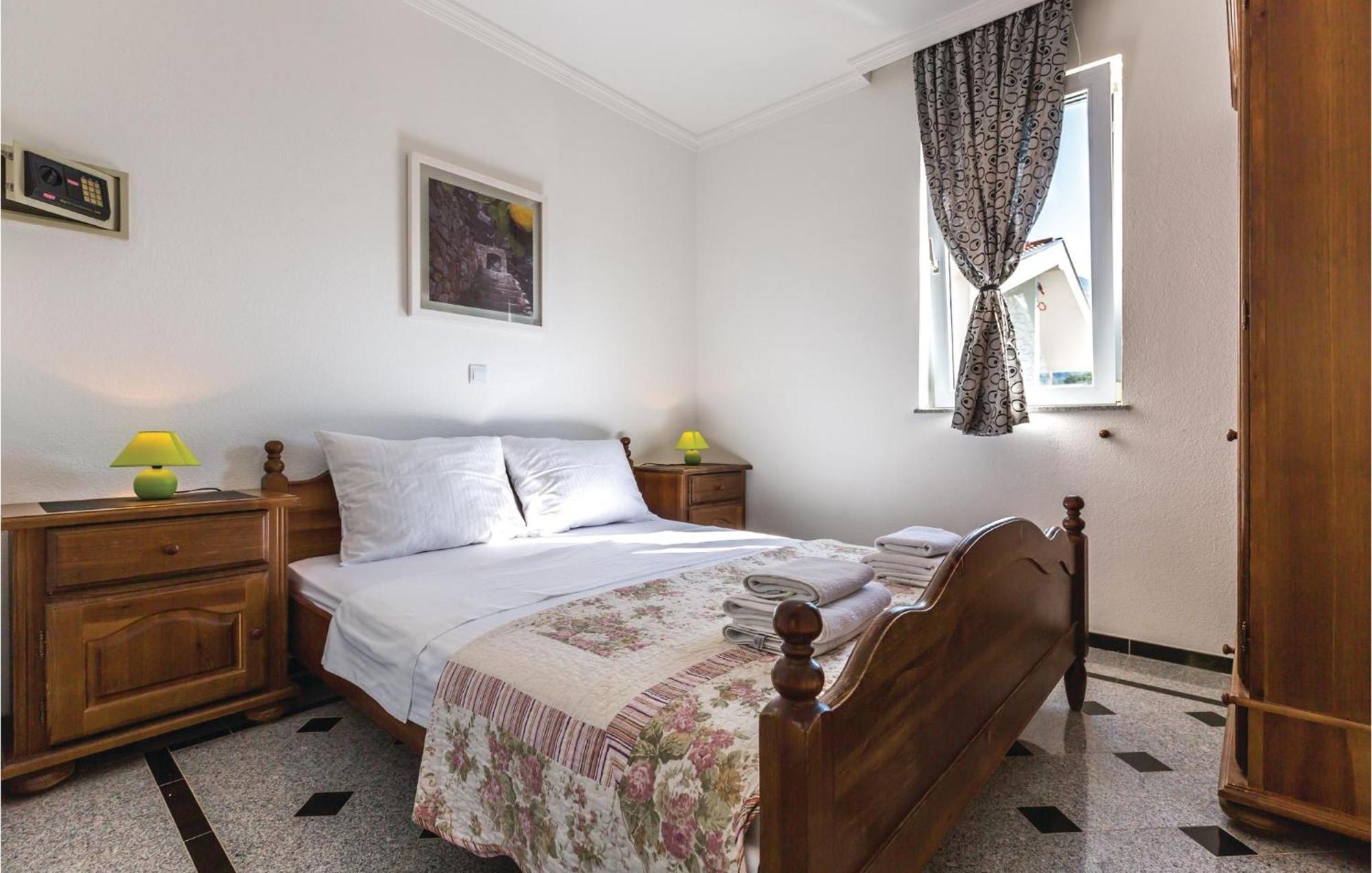Amazing Apartment In Makarska With House Sea View Luaran gambar