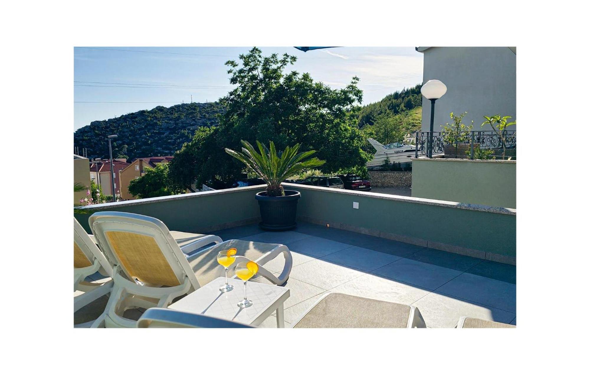 Amazing Apartment In Makarska With House Sea View Luaran gambar